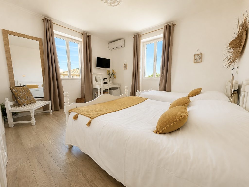 Hotel Les 3 Terrasses Solenzara Chambre triple standard bon prix pres de la mer 3